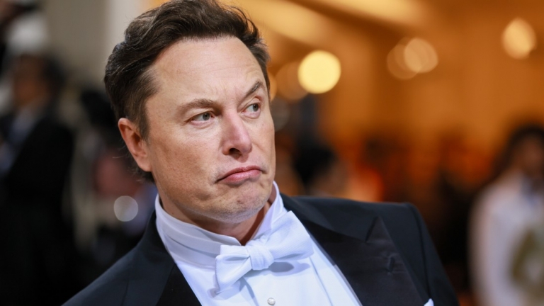 Tỷ phú giàu nhất thế giới - Elon Musk cần phẫu thuật