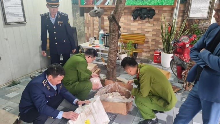 Nghệ An: Hơn 5 tạ thịt lợn đông lạnh không rõ nguồn gốc xuất xứ tập kết sắp đưa đi tiêu thụ