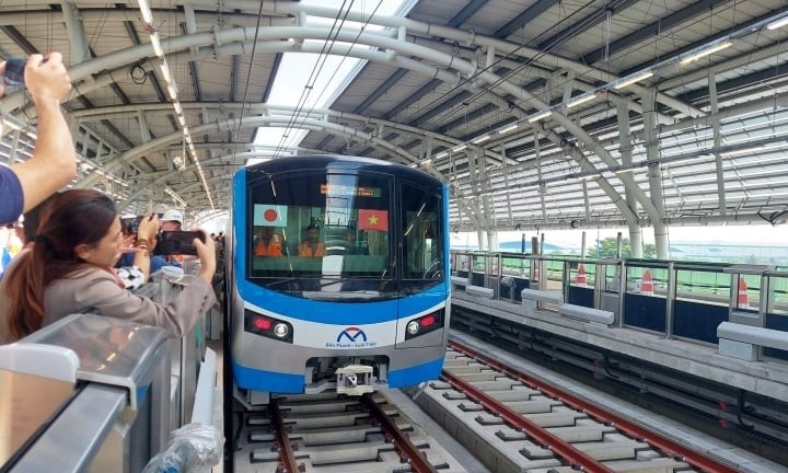 Vận hành 7 đoàn tàu tuyến metro số 1 (Bến Thành - Suối Tiên) phục vụ người dân từ ngày 1/7