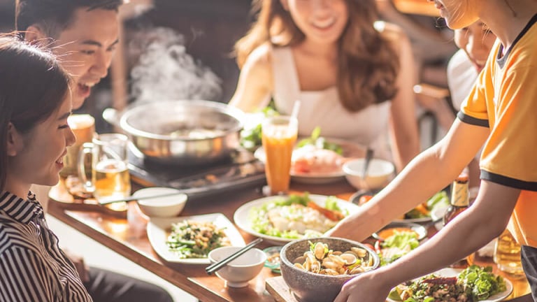 Giá nhà ở thuê, giá thực phẩm và ăn uống ngoài gia đình tăng kéo CPI tháng 4 tăng 0,07%