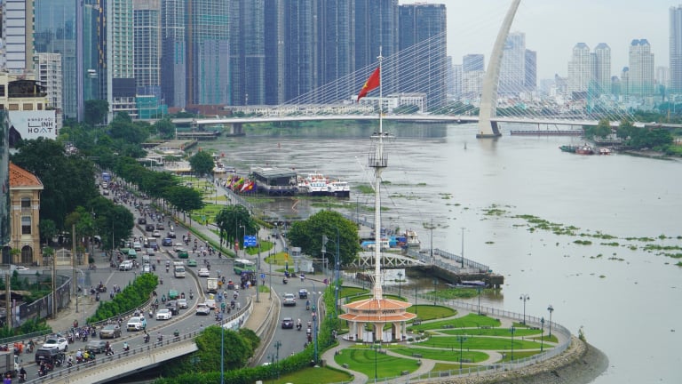 Tập đoàn nào đề xuất làm tuyến đường ven sông và tuyến metro theo hình thức BT tại TP HCM?