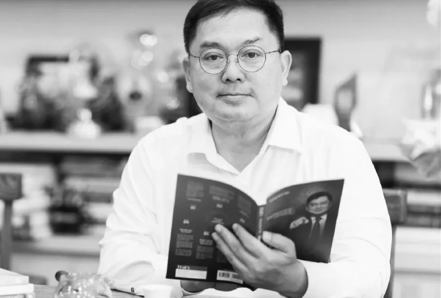 Ông Hoàng Nam Tiến đột ngột qua đời