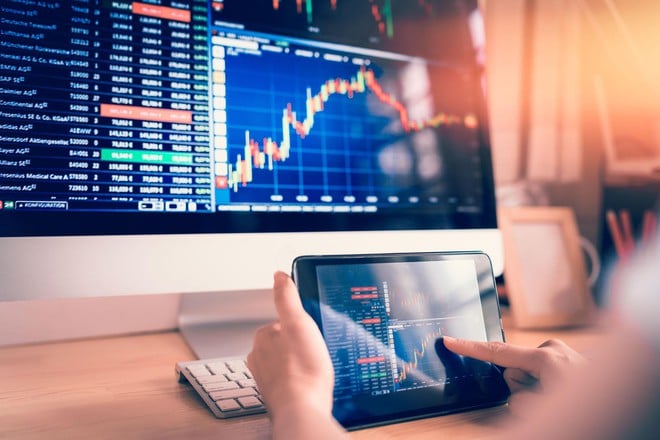 VN-Index 'xanh vỏ đỏ lòng', thị trường châu Á khởi sắc