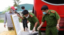 Hà Tĩnh: Bắt xe khách chở 2,4 tấn động vật bốc mùi hôi thối