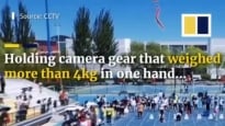 Clip: Cameraman có tốc độ như Usain Bolt 'vừa chạy, vừa quay phim' các VĐV trên đường chạy 100m