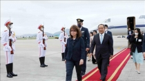 Tổng thống Hy Lạp tới Hà Nội, bắt đầu thăm chính thức Việt Nam
