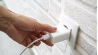 4 thiết bị gia dụng phải rút điện ngay khi ra khỏi nhà
