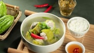 Bí quyết nấu canh khổ qua nhồi thịt thanh mát ngày hè