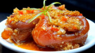 Thơm lừng món chân giò kho sả ớt, ngon đậm vị quê