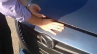 Mở hé nắp capo khi đi đường có tốt không?