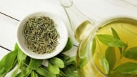 Điều gì xảy ra khi uống trà xanh thay cà phê trong 1 tháng?