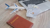 Du lịch mùa cao điểm: Làm sao để không 'cháy ví'?