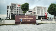 Kiếm bộn tiền nhờ làm biển hiệu quảng cáo sau sáp nhập xã phường