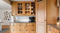 Làm nội thất gia đình chọn gỗ tự nhiên hay gỗ công nghiệp?
