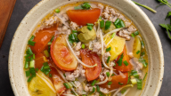 Nấu canh chua thịt băm chỉ 10 phút, cho bữa cơm ngày hè thêm ngon