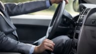 Thói quen âm thầm “tàn phá” hộp số, có người chạy xe cả đời không biết