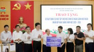 Học sinh vùng lũ Nghệ An nhận 200 xe đạp từ CLB Nhà báo xứ Nghệ tại TP. HCM