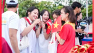 Fandom yêu nước: Tình yêu tổ quốc qua ngôn ngữ người trẻ