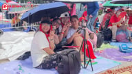 Người dân “vượt nắng, thắng mưa” chờ xem tổng duyệt diễu binh, diễu hành