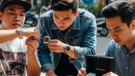 Vì sao giới trẻ thích 'săn' hàng hiệu?