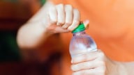 Vì sao mỗi loại nước lọc đóng chai lại có hương vị riêng?