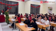 Lớp học tiếng Anh miễn phí của thiếu tá công an nơi bản làng Lai Châu