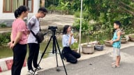 Phía sau mỗi bài báo của tôi là mẹ, là cả gia đình