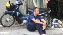 Ánh mắt cha trong ngày con thi tốt nghiệp