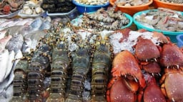 Ra chợ mua hải sản biết 4 'chiêu trò' này để tránh mất tiền oan