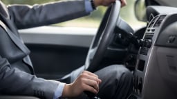 Thói quen âm thầm “tàn phá” hộp số, có người chạy xe cả đời không biết