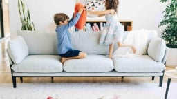 Sofa đắt tiền đến mấy cũng sớm vứt bỏ do 5 thói quen này