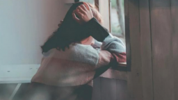 Cô gái gửi tiền nuôi mẹ suốt 5 năm, đau đớn phát hiện sự thật phũ phàng