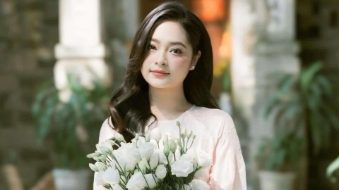 Nữ sinh 10x miệt mài 2 năm xây dựng thương hiệu áo dài riêng