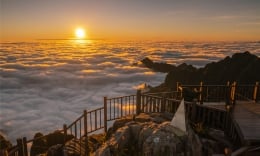 Lập kèo cùng săn mây, 'bắt' mặt trời tại 3 đỉnh núi nổi tiếng 3 miền Việt Nam