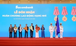 Sacombank đón 'quà’ tuổi 32 với Huân chương Lao động Hạng nhì