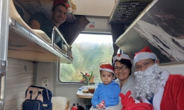 Vui nhộn đón Giáng sinh trên những chuyến tàu từ ga Sài Gòn