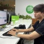 Người dân Hà Nội nghĩ cách cắt giảm điều hòa, quạt khi giá điện tăng mạnh đầu hè 