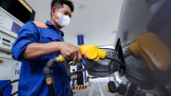 Đề xuất để doanh nghiệp tự công bố giá xăng dầu