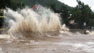 Áp thấp nhiệt đới gây thời tiết nguy hiểm trên Biển Đông