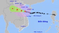 Bão Kajiki giật cấp 17, mưa trên 700mm, miền Trung căng mình chống chọi