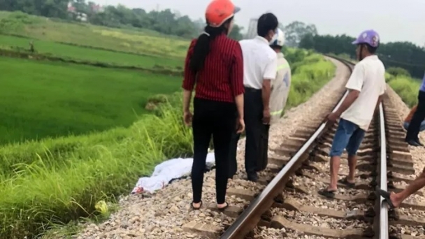 Tin tức tai nạn giao thông ngày 11/7: Đi chơi, chụp ảnh ở khu vực đường sắt, 1 nữ sinh tử vong