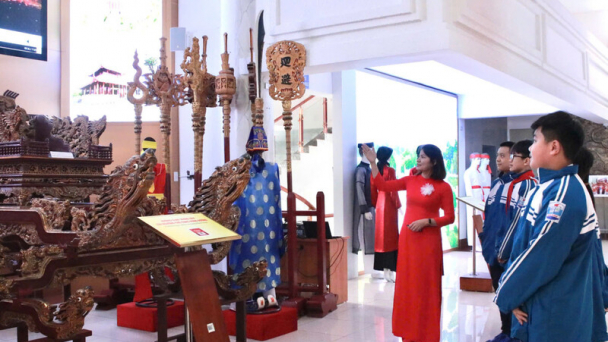 Trưng bày nhiều hiện vật Chuyên đề Tín ngưỡng thờ cúng Hùng Vương