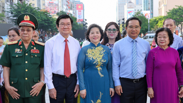 Đặt nền móng cho ngành sữa trong nước, Ceo Vinamilk được vinh danh cá nhân tiêu biểu của TP.HCM