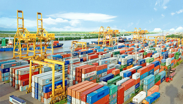 Thu ngân sách từ xuất nhập khẩu vượt 182.000 tỷ đồng
