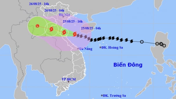 Bão Kajiki giật cấp 17, mưa trên 700mm, miền Trung căng mình chống chọi