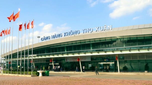 Nhiều sân bay tạm đóng cửa, hàng chục chuyến bay bị hủy sáng 25/8 do bão số 5