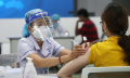 Vì sao người dân phải ký cam kết khi không tiêm vắc xin Covid-19?