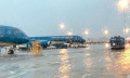 Hàng loạt chuyến bay bị lùi, hủy do ảnh hưởng của bão 2
