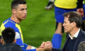 Cristiano Ronaldo chơi trò 'ném đá giấu tay'