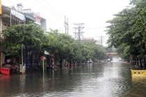 Mưa lớn ở Phú Thọ khiến nhiều xã bị cô lập, TP Việt Trì ngập trong biển nước
